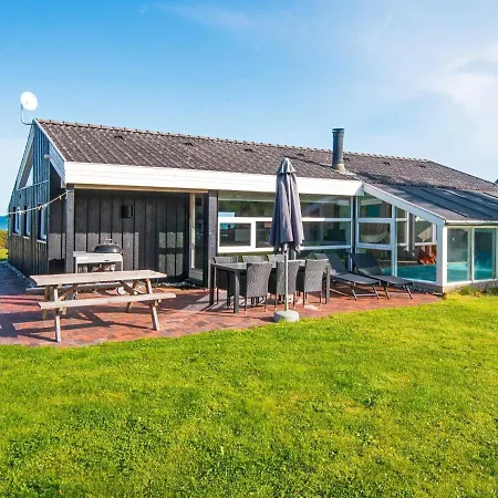 10 Person In Allingabro-by Traum Norager