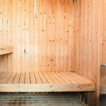 10 Person In Allingabro-by Traum Norager