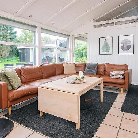 10 Person In Allingabro-by Traum Norager